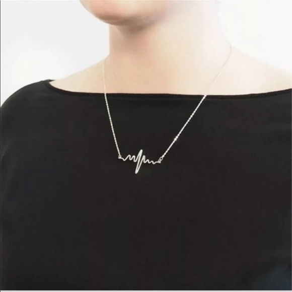 Giuliana + Madison Nurse ♥️  Heart Beat Necklace - Picture 2 of 2